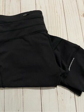 ATHLETA Black Athletic Leggings with Reflective Detail Size Small